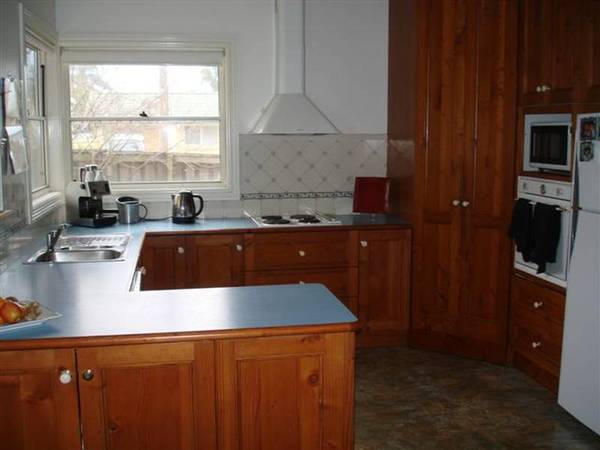 SUPURB FAMILY HOME IN FANTASTIC STREET Picture 3