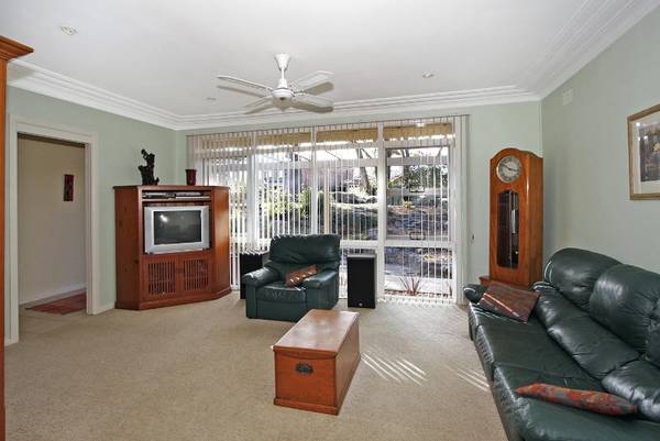 Stunning Water and Bush Views Picture 3