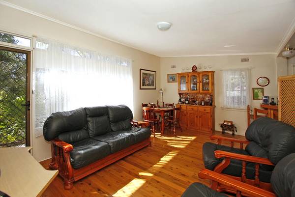 3 Bedroom Home PLUS 2 Bedroom Flat Picture 2