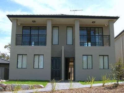 EXECUTIVE STYLE TOWNHOUSE IN A GREAT LOCATION Picture