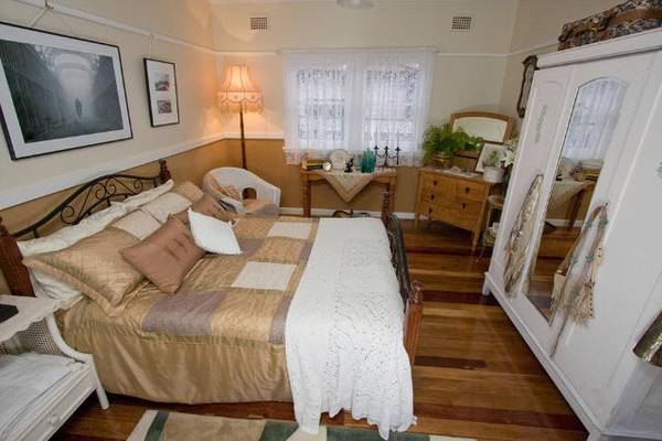 2/3 BEDROOM HOME WITH POLISHED FLOORBOARDS AND HUGE YARD Picture 2