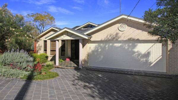 Stunning Home, Spectacular Views Picture 2