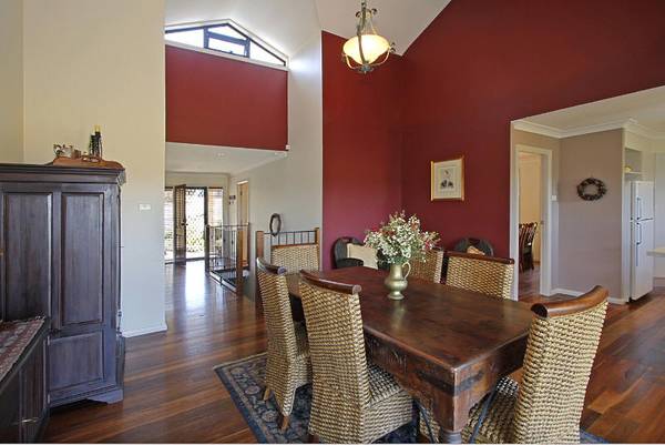 Stunning Home, Spectacular Views Picture 3