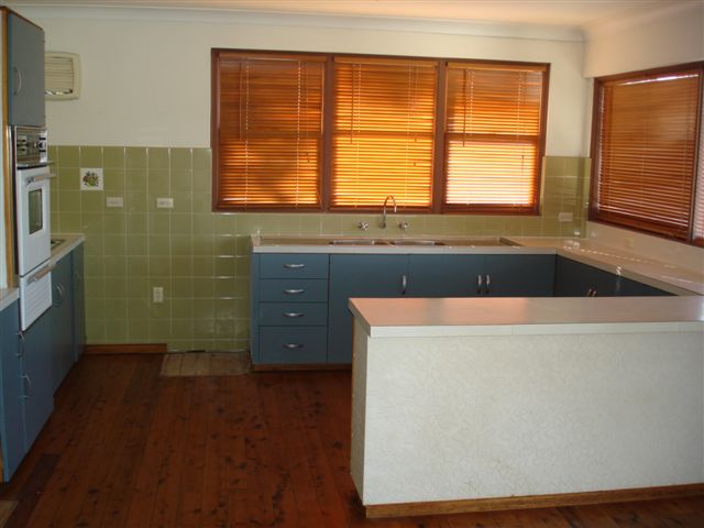 Spoil Yourself this Summer with this Waterfront with 4 Bedrooms Picture 3