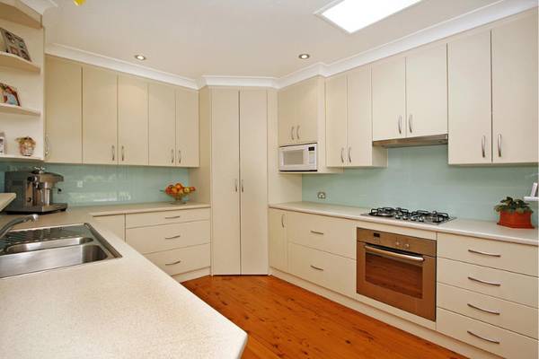 Immaculate Open Plan Living in Dress Circle Location Picture 2