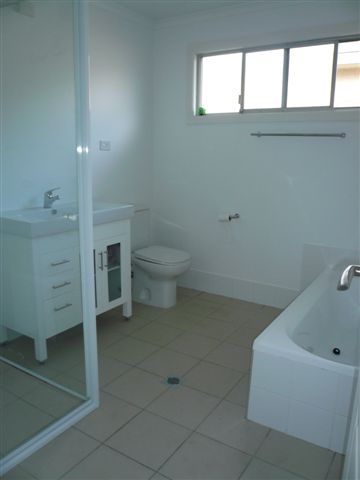 4 BEDROOM HOME FULLY RENOVATED Picture 1