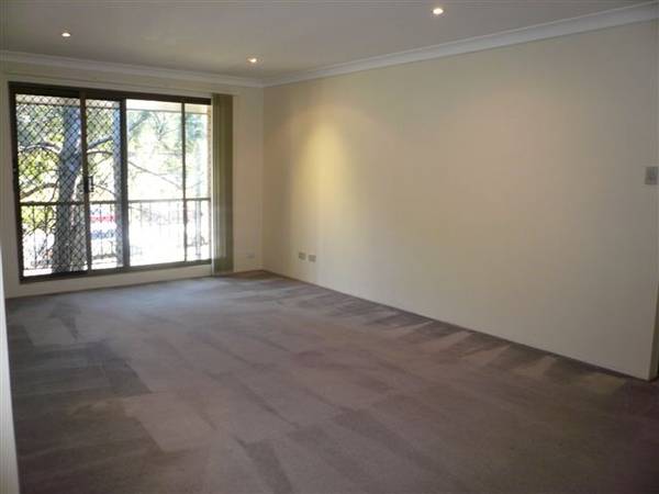 2 BEDROOM UNIT WITH FRESH PAINT Picture