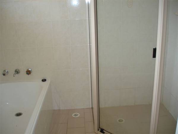 Large 4 Bedroom house with Rumpus, Study and Pool Picture Large 4 Bedroom house with Rumpus, Study and Pool Picture