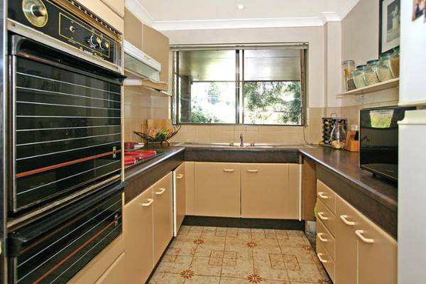 Spacious, Top Floor UNit - A Must to Inspect! Picture