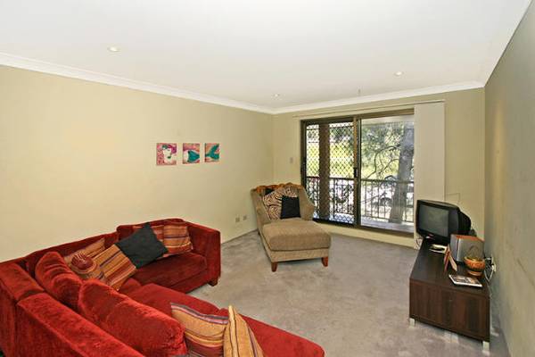 Spacious, Top Floor UNit - A Must to Inspect! Picture