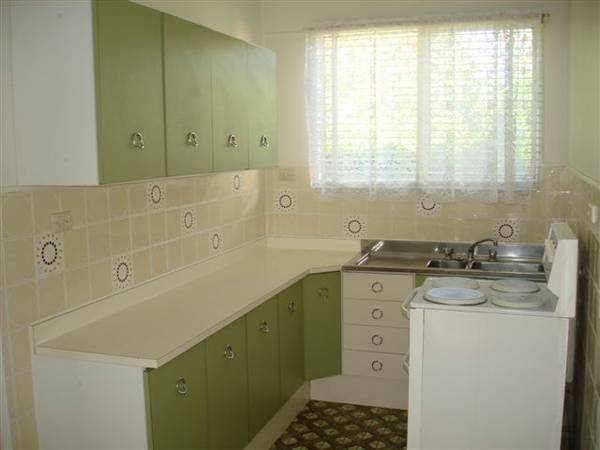 3 Bedroom House with Garage and Air-Conditioning Picture 2