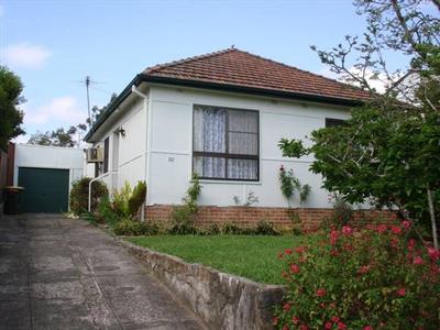 3 Bedroom House with Garage and Air-Conditioning Picture 3 Bedroom House with Garage and Air-Conditioning Picture