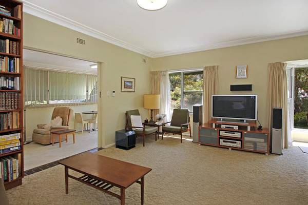 Quiet Cul-De-Sac Just Around The Corner From School, Shops & Station Picture