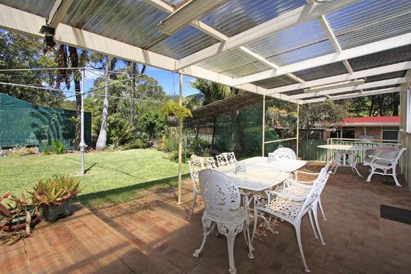 Quiet Cul-De-Sac Just Around The Corner From School, Shops & Station Picture