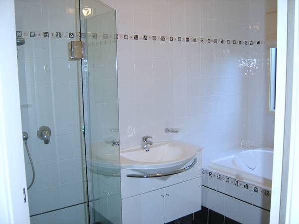 EXECUTIVE STYLE LARGE 5 BEDROOM HOUSE Picture EXECUTIVE STYLE LARGE 5 BEDROOM HOUSE Picture