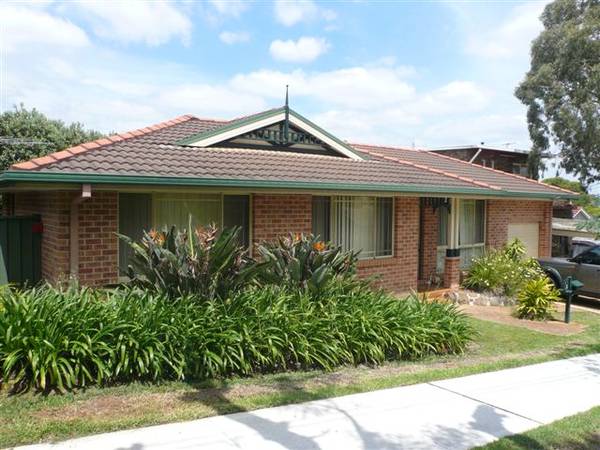 VILLA STYLE 3 BEDROOM HOME Picture 3