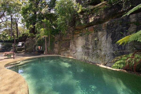 Stunning Executive Residence in Tranquil Cul-De-Sac Picture