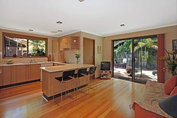 Stunning Executive Residence in Tranquil Cul-De-Sac Picture