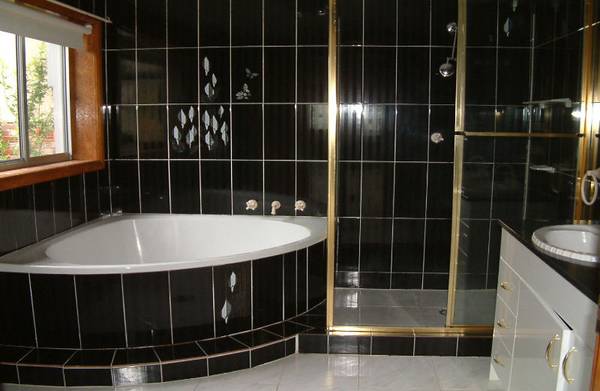 3 / 4 BEDROOM WATERFRONT HOME Picture