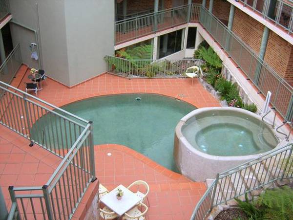 OVER 55'S RESORT STYLE 2 BEDROOM UNIT Picture 2