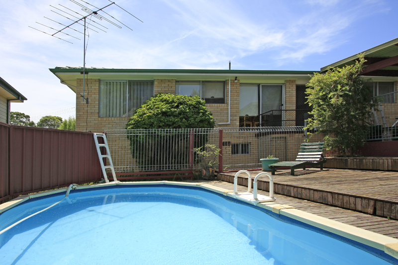 Brick Home in Ultra Quiet Location Picture 3