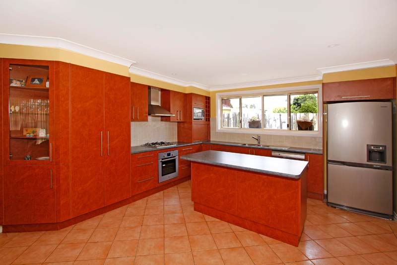 First Home or Downsize into Torren Title & No Strata Picture 2