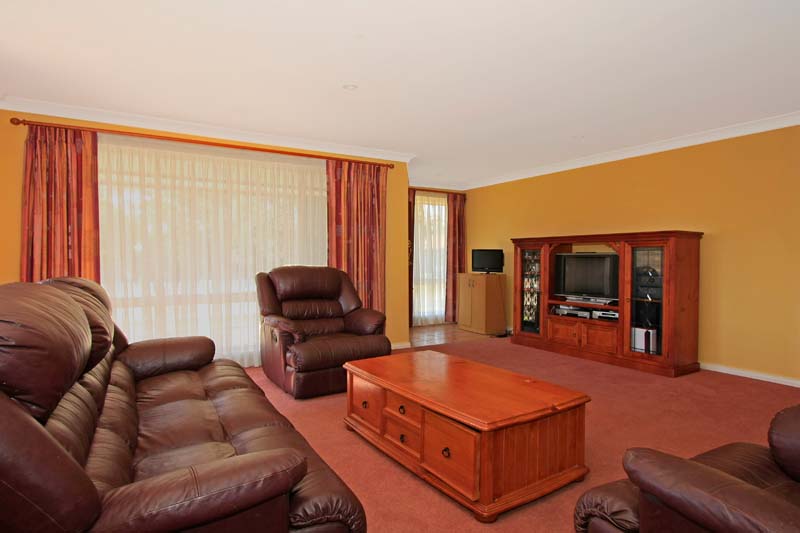 First Home or Downsize into Torren Title & No Strata Picture 3