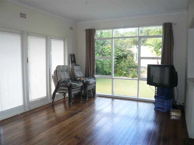 RENOVATED 3 BEDROOM HOME IN CORNER BLOCK Picture 3