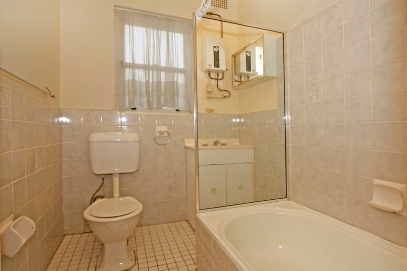 Perfect Entry Level Property Picture 3