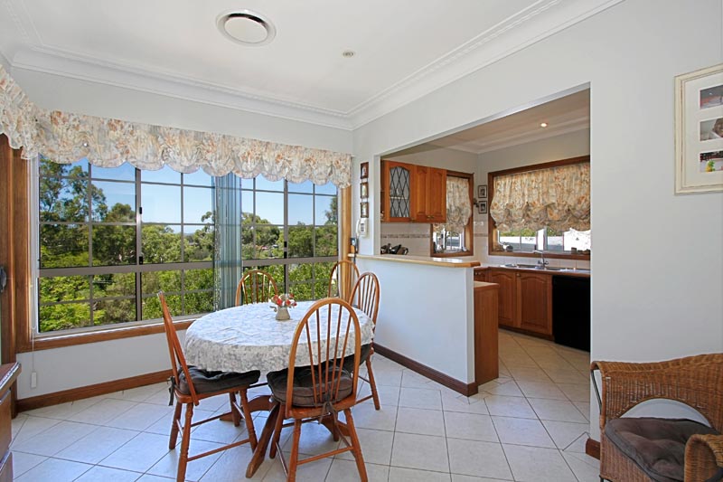 Private and Tranquil Family Home Picture 3