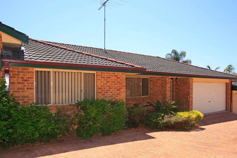 Modern Villa With Double Garaging and North Facing Courtyard Picture 1