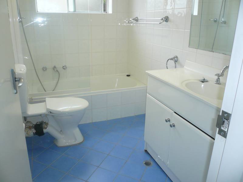 MODERN 2 BEDROOM UNIT Picture 2