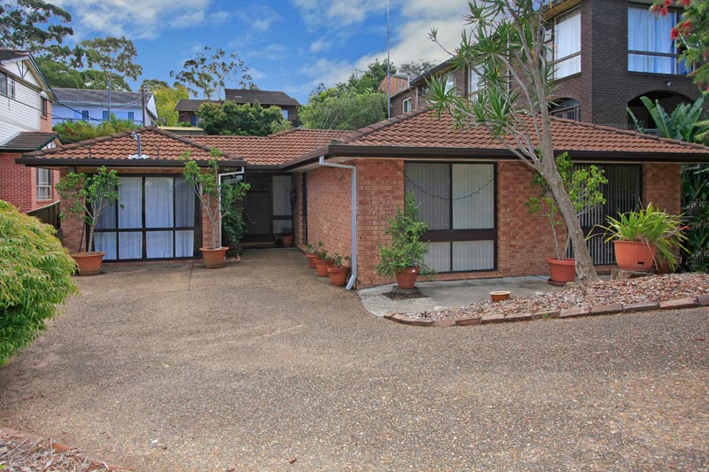 Fully Renovated Single Level Brick Home... WOW!!! Picture 1