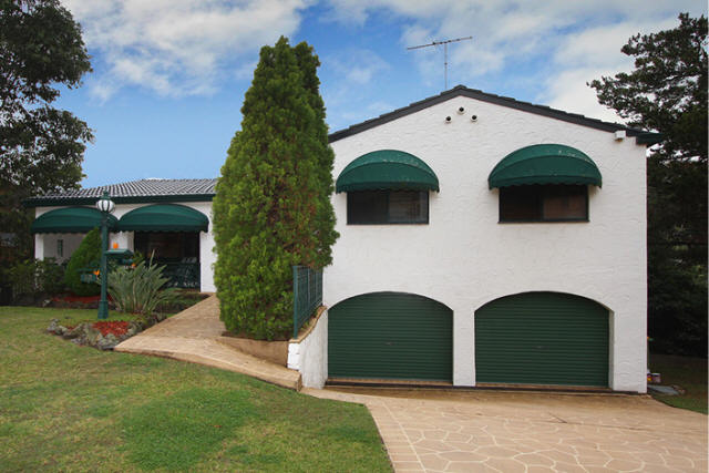 Superb Family Home with Large In-ground Solar Heated Pool Picture 2