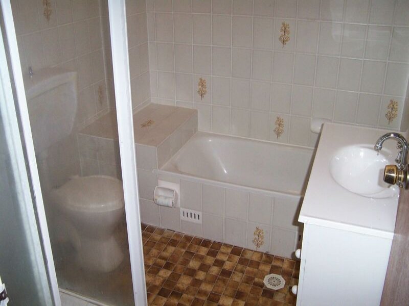 Neat and Tidy 2 Bedroom Unit Close Too all Amenities Picture