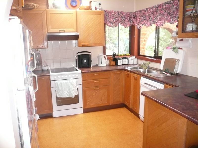 WOW
Tri-Level Family Home! Vacant and Ready to Occupy! Picture
