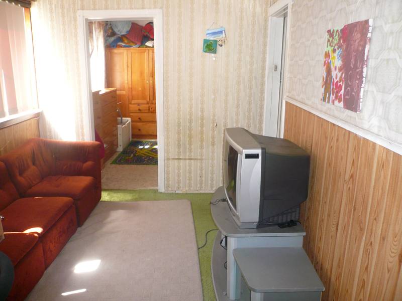 Neat and Tidy with a Fully Fenced Yard Picture