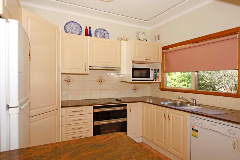 Charming Single Level Home Picture 3