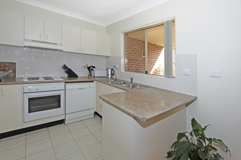 North/East Facing Balcony, Warm in Winter, Cool in Summer Picture 3