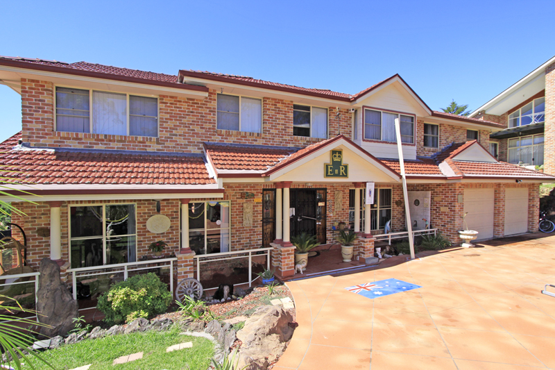 Enormous Family Home Offering Resort Style Living Picture 2