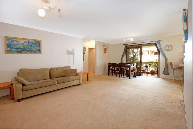 Great 2 Bedroom Unit with 2 Balconies! Picture 2