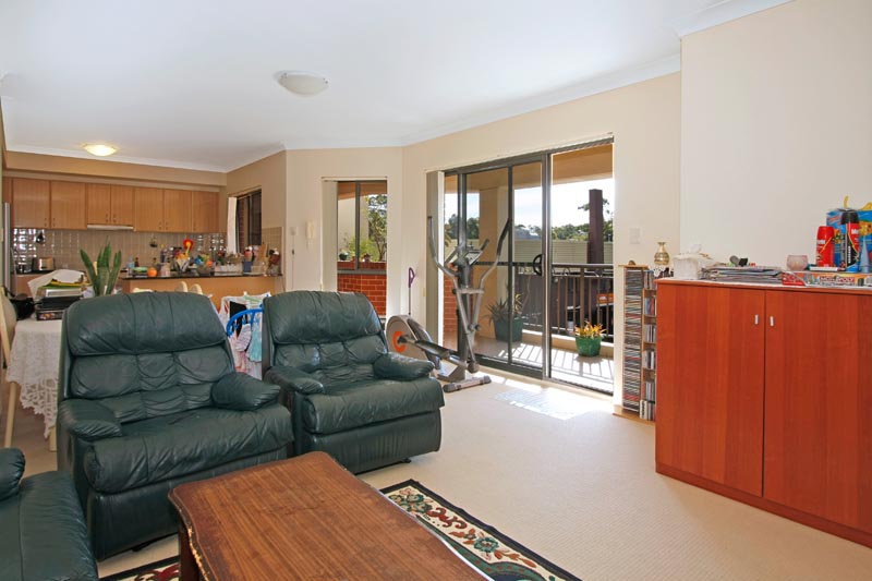 As New North Facing Unit with 2 Bathrooms!! Picture 1