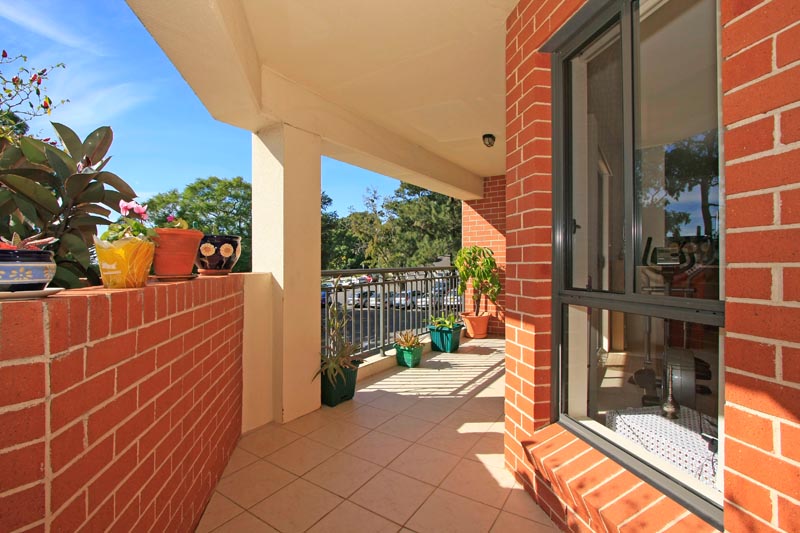 As New North Facing Unit with 2 Bathrooms!! Picture 3