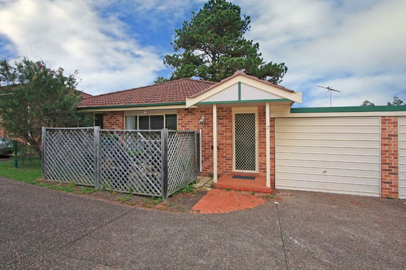 2 Bedroom Villa in Sought After Complex Picture 1