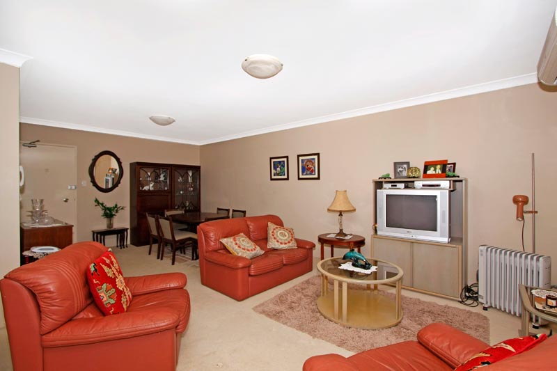 Enormous Main Bedroom and Air-con 2 Bedroom Unit Picture 2