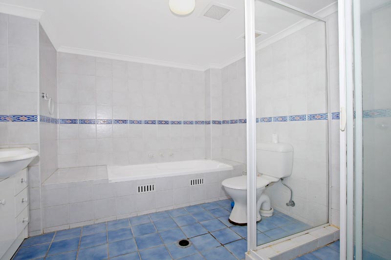 Enormous Main Bedroom and Air-con 2 Bedroom Unit Picture 1