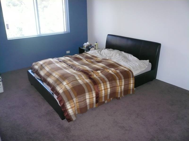 Modern Two bedroom Unit in Convenient Location Picture