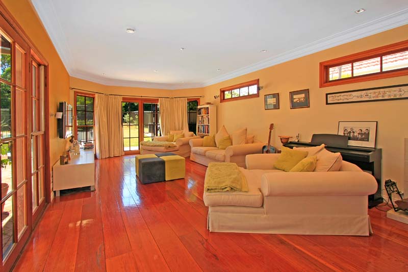 An Absolutely Stunning Family Home - Truly a Cut Above Picture 2