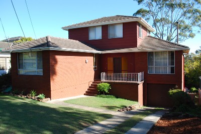 Large Family Home, Swimming Pool, Leafy Outlook Picture