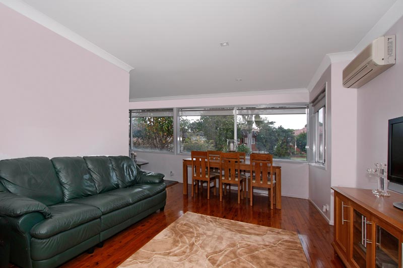 Single Level Living with Pool & Peaceful Cul-De-Sac Location Picture 2